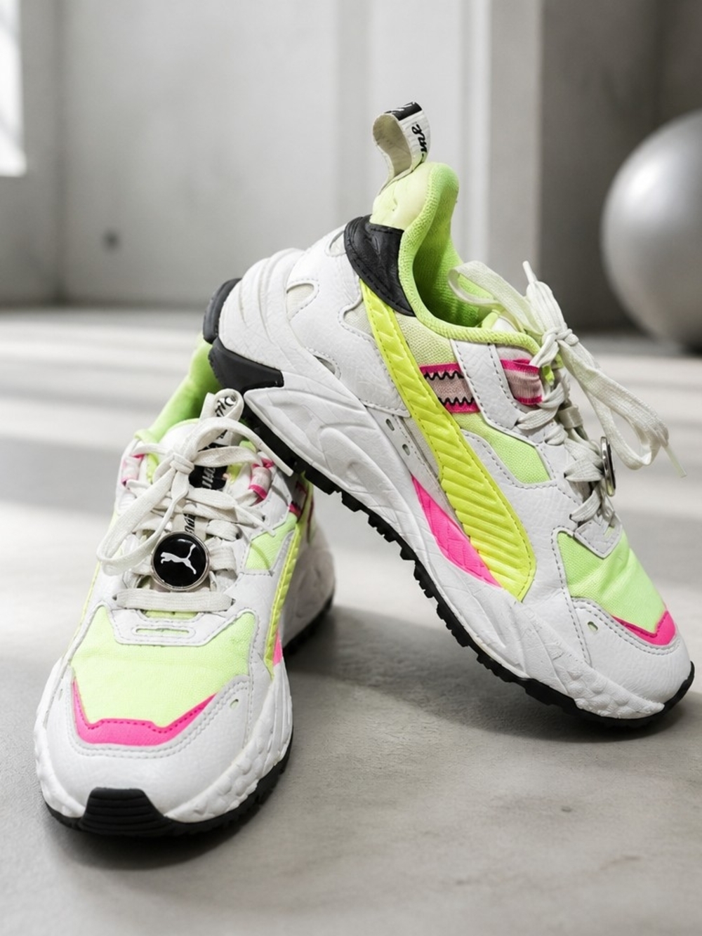 PUMA Women’s White & Neon Athletic Sneakers RS track Sz 5